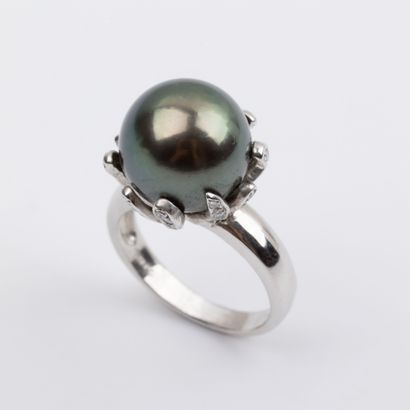 Large cocktail ring, gray pearl, approx....