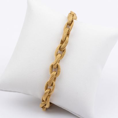 18K gold bracelet, textured marine mesh
Circa...