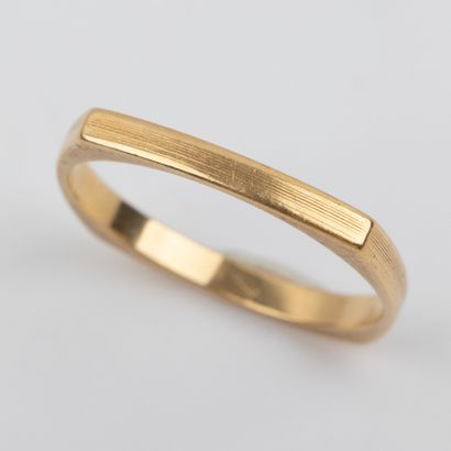 Bague asymtrique or 18K 
Poids: 2.1 g - Doigt:...