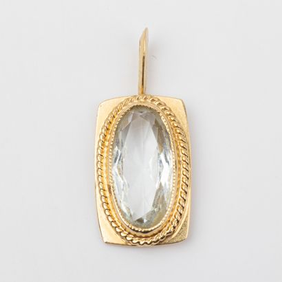 Citrine pendant set in 18K gold 
Gross weight:...