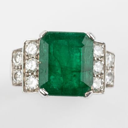 Brazilian emerald ring, 5.80 carats approx,...