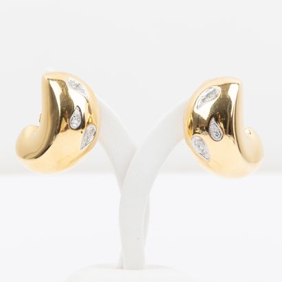 Pair of 18K gold and brilliant-cut diamond...