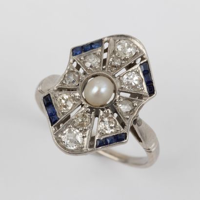 Shuttle ring, old-cut diamonds, calibrated...