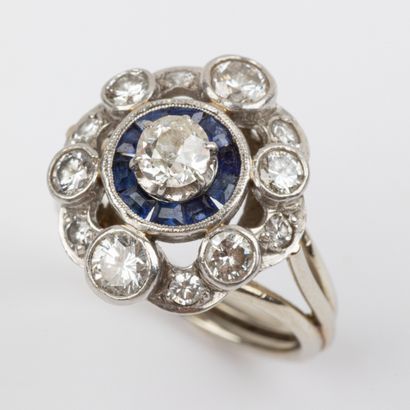 Daisy ring, approx. 0.50 carat old-cut diamond,...