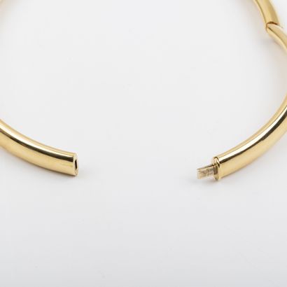 Semi-articulated torque necklace in 18K gold...