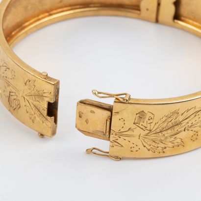 18K gold hinged demijonc bracelet with engraved...
