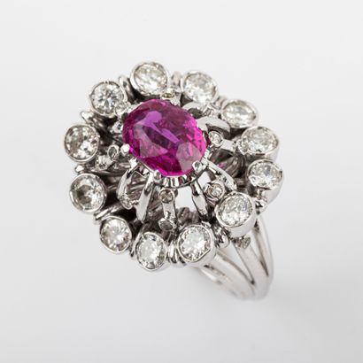 Large daisy ring, ruby, approx. 1.80 carats,...