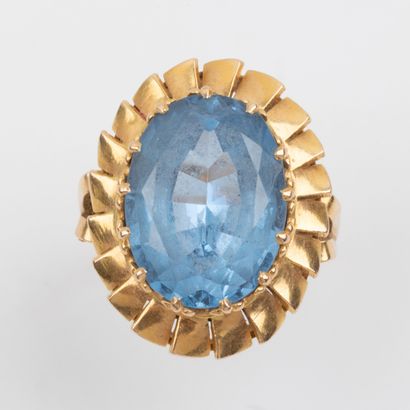 Cocktail ring, blue stone set in textured...