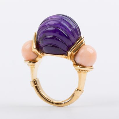MELLERIO 
Engraved amethyst ring with angel-skin...