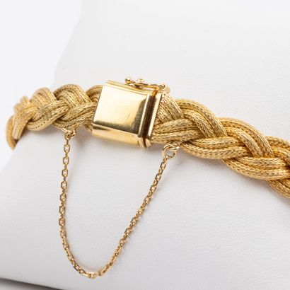 Bracelet in 18 K gold, plaited mesh 
Weight:...