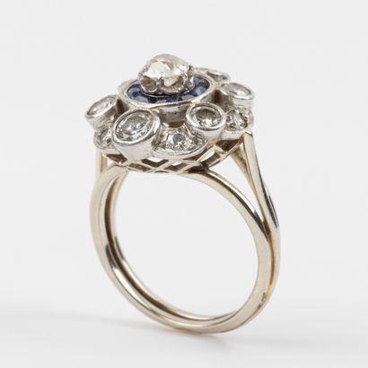Daisy ring, approx. 0.50 carat old-cut diamond,...