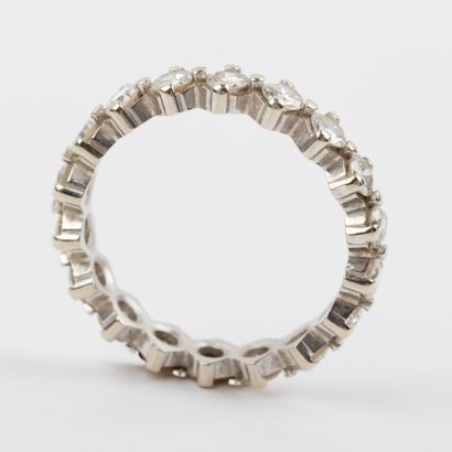 American wedding band, brilliant-cut diamonds,...