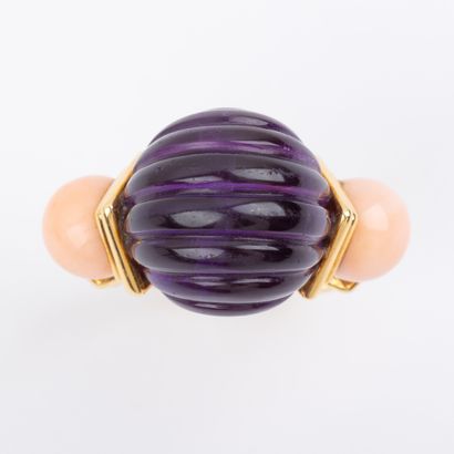 MELLERIO 
Engraved amethyst ring with angel-skin...