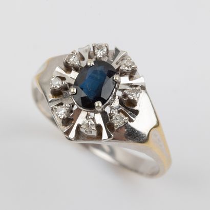 Daisy ring with old-cut diamonds and rubies
Gross...