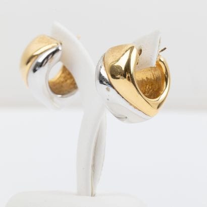 Pair of two 18K gold earrings 
Gross weight...