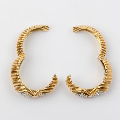 Pair of ear clips, creoles, brilliant-cut...