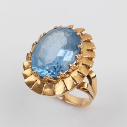 Cocktail ring, blue stone set in textured...