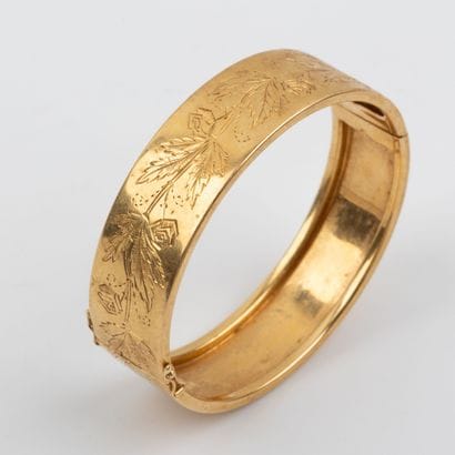 18K gold hinged demijonc bracelet with engraved...