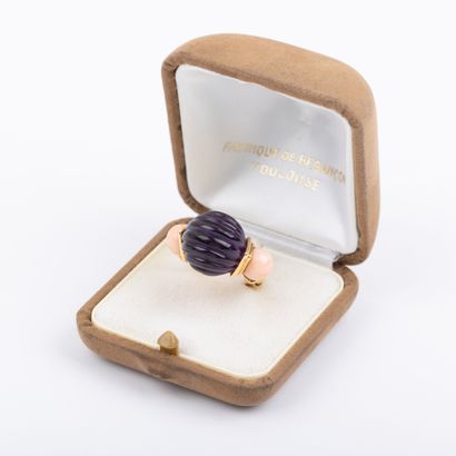 MELLERIO 
Engraved amethyst ring with angel-skin...