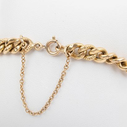 18K gold curb chain bracelet 
Weight: 9.5...