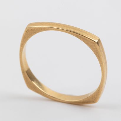 Bague asymtrique or 18K 
Poids: 2.1 g - Doigt:...