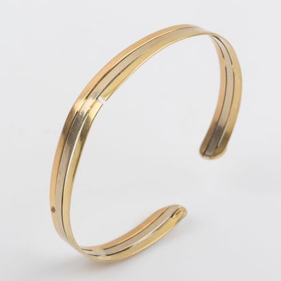 Three 18K gold open half-brace bracelet 
Weight:...