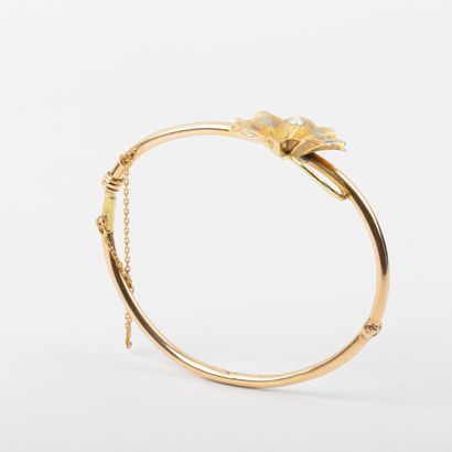 Hinged bangle with 