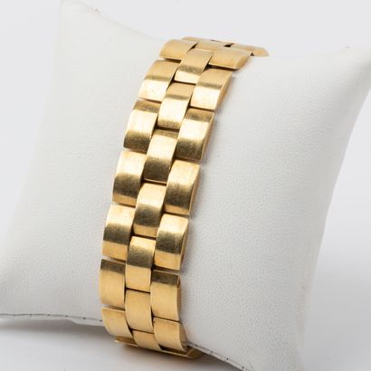 Ribbon bracelet, 18K gold 
Circa 1940 
Weight:...