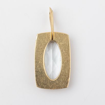 Citrine pendant set in 18K gold 
Gross weight:...
