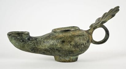 Oil lamp with a deflector adorned with a...