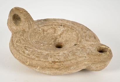 Oil lamp with a tondo decorated with a lion...