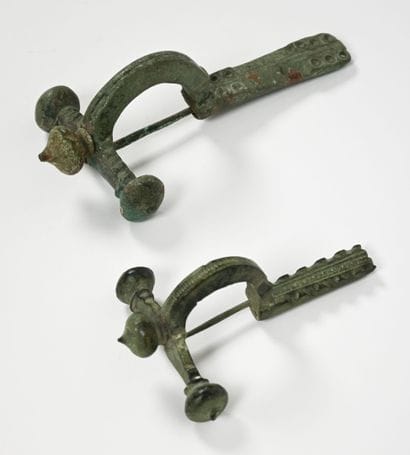 Set of two bow-shaped fibulae 
Bronze 
Roman...