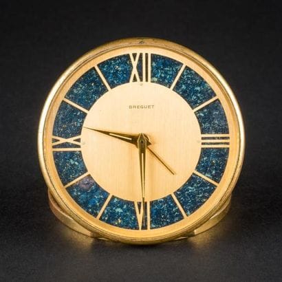 BREGUET
Réveil de voyage en métal doré, cadran...