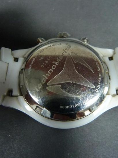TECHNOMARINE
Montre en céramique blanche...