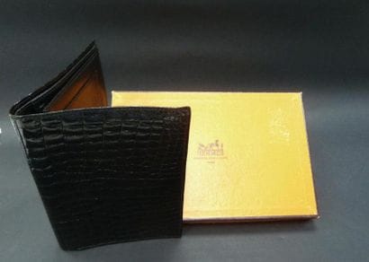 HERMES, Paris
Porte-carte en cuir noir
L...
