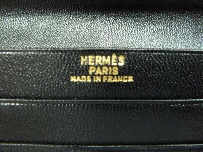 HERMES, Paris
Porte-carte en cuir noir
L...