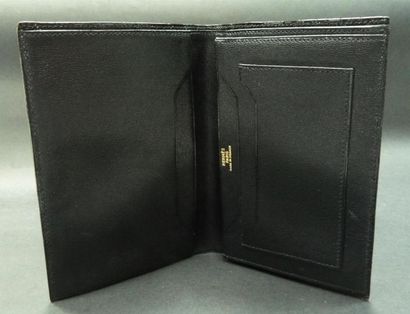 HERMES, Paris
Porte-carte en cuir noir
L...