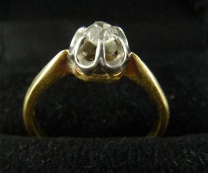 Bague solitaire diamant taille ancienne 0,10...