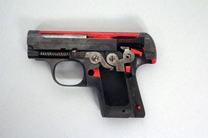 Pistolet MAB calibre 6,35 en coupe incomplet,...