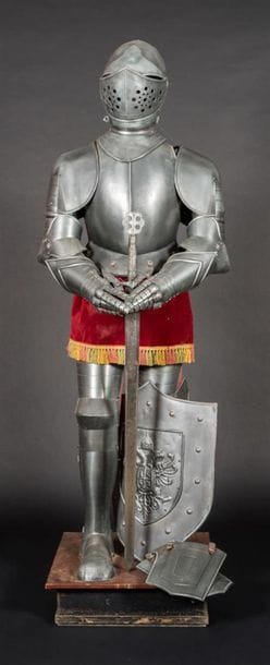 Armure moderne de chevalier en métal. 
H...