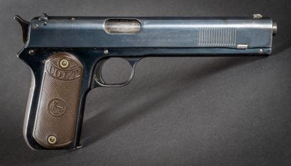 Impressionnant pistolet semi-automatique...
