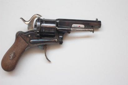 Luxueux revolver système Lefaucheux en calibre...