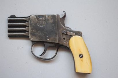 Rare pistolet « Reform » calibre 6,35mm à...