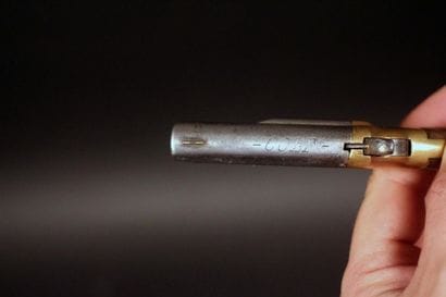 Petit pistolet de défense à un coup calibre...