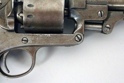 Imposant revolver contemporain de la guerre...