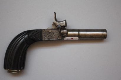 Belle poivrière Mariette à 4 canons rotatifs...