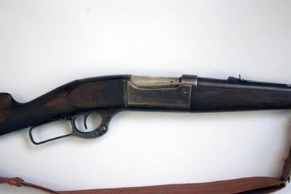 Rare carabine Savage à levier de sous garde...
