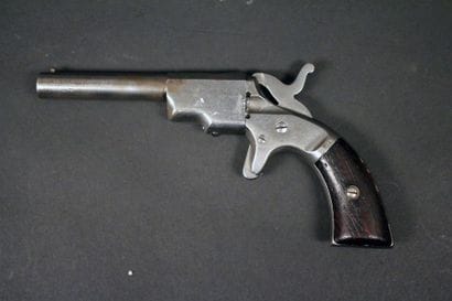 Pistolet de défense en calibre 32 R.F., système...