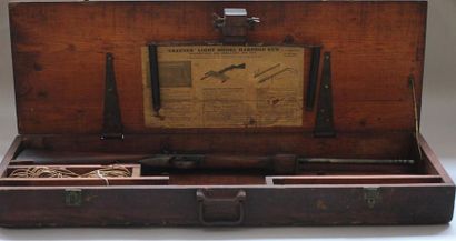 Valise en bois contenant un fusil lance harpon...