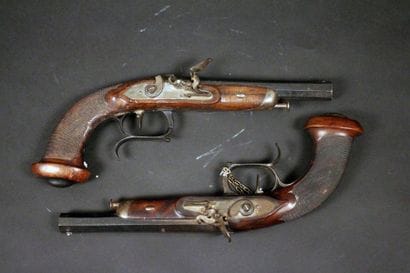 Belle paire de pistolets d'officier premier...